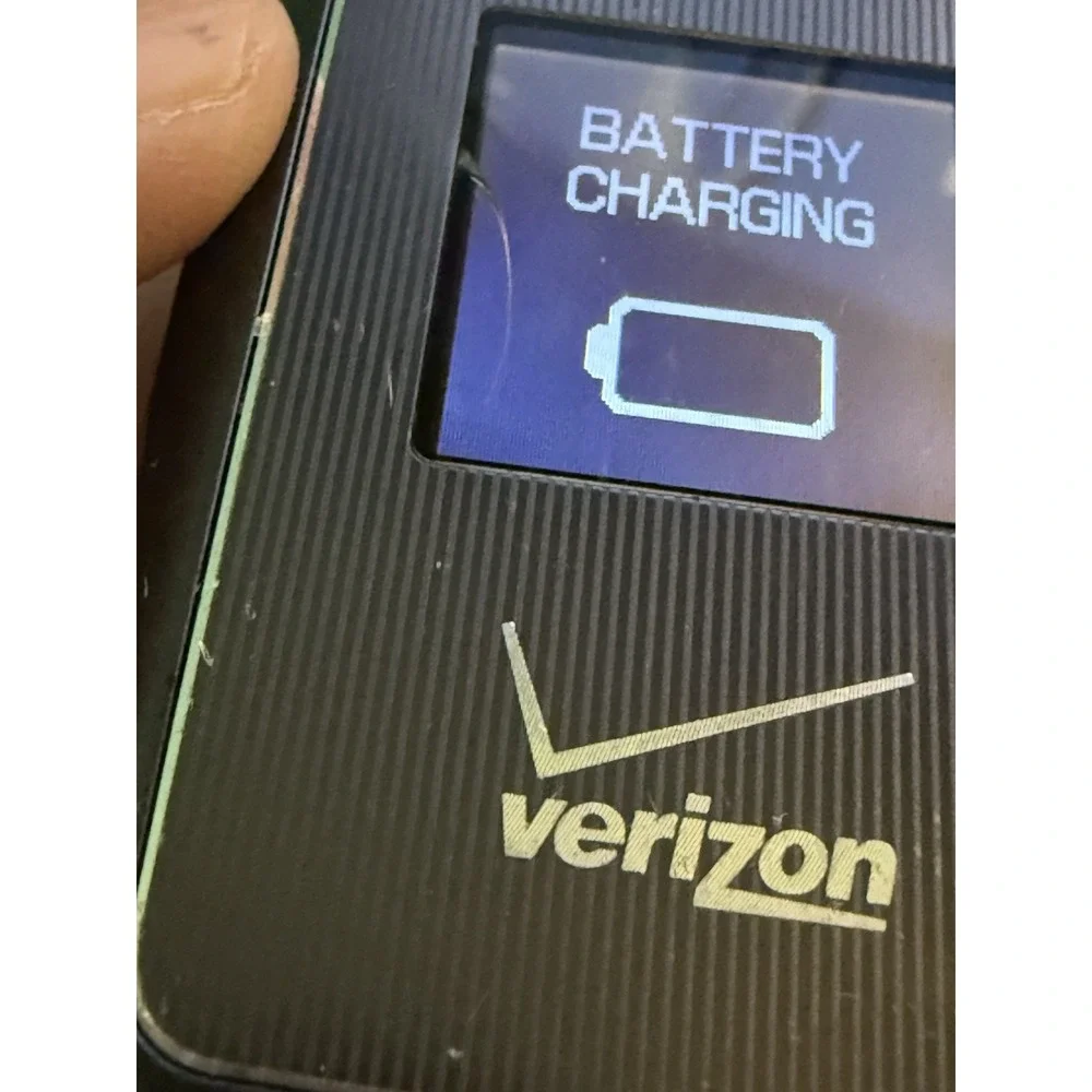 Samsung SCH-U320 Haven Verizon CDMA FLIP‎ Cell Phone, Tiny Crack In Front Screen